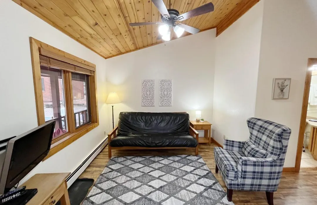 Columbine B Cabin Suite-1